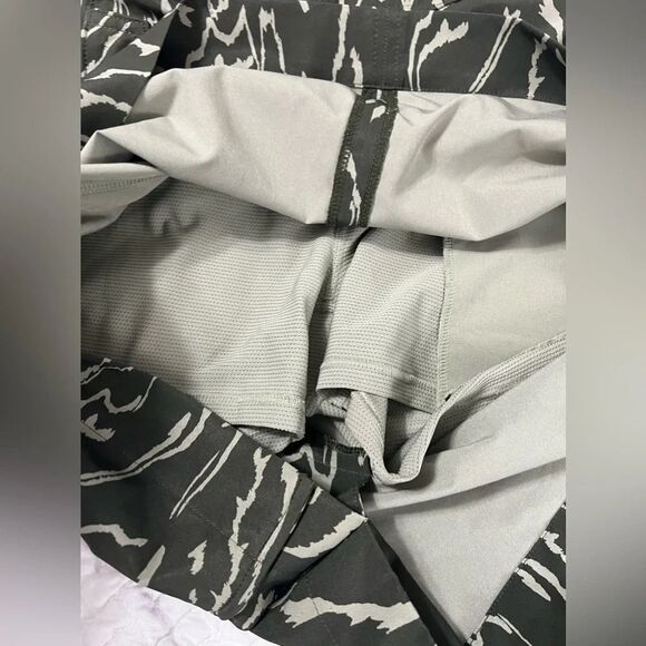 ATHLETA Vienna Cargo Skort in Olive
and Eucalyptus Green 4 Skirt shorts - Picture 9 of 11